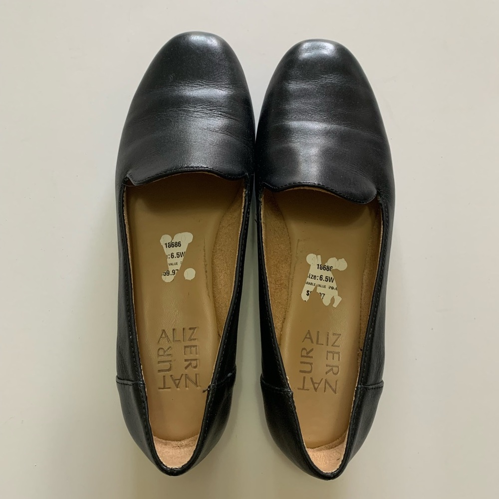 Black leather Naturalizer smoking shoes, size 6.5